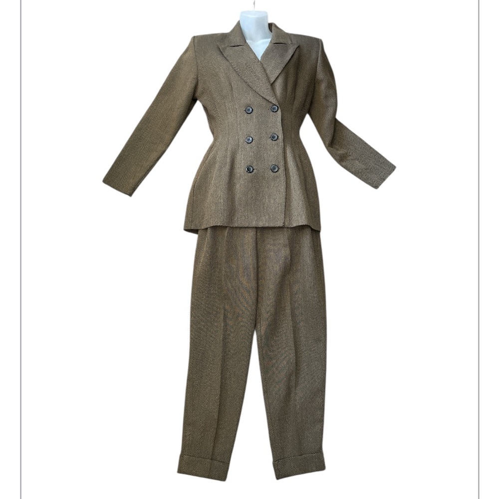 La Belle VGT 2 piece women’s classic suit size  Junior 4/5 pants and blazer